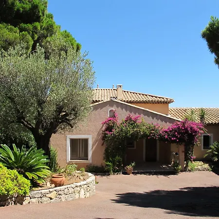 Villa La Pinede Les Issambres Golf De Saint Tropez - Vue Panoramique De La Piscine *